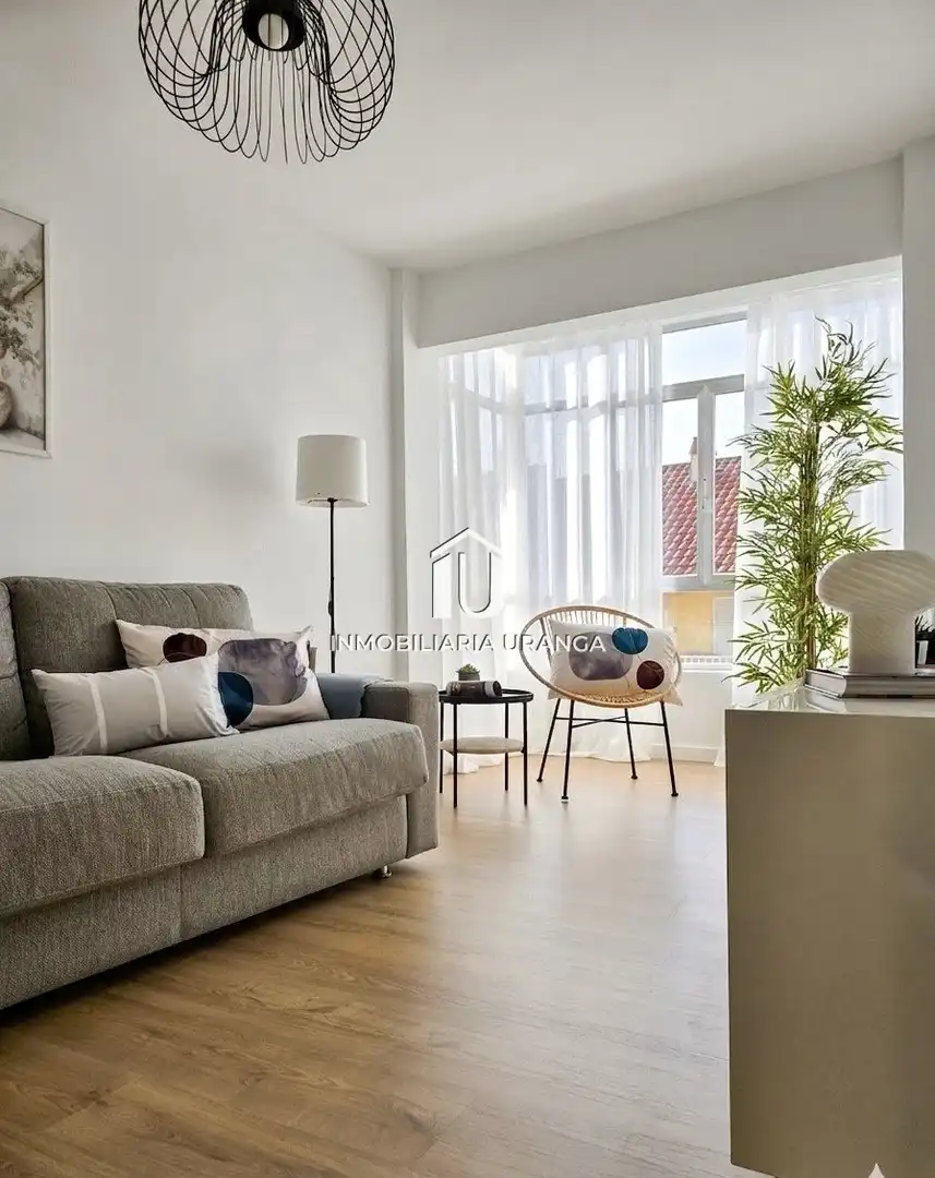Living room of Flat for sale in Laredo
