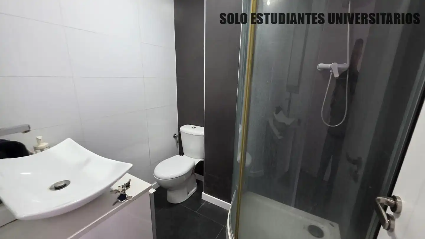 Baño de Planta baja para compartir en Terrassa con Aire acondicionado, Calefacción y Terraza