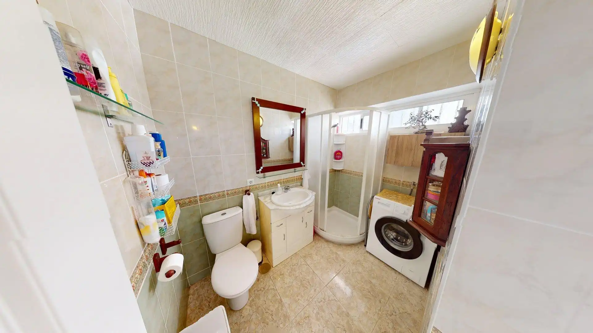Badezimmer von Wohnung zum Verkauf in Benalmádena mit Klimaanlage, Privatgarten und Terrasse