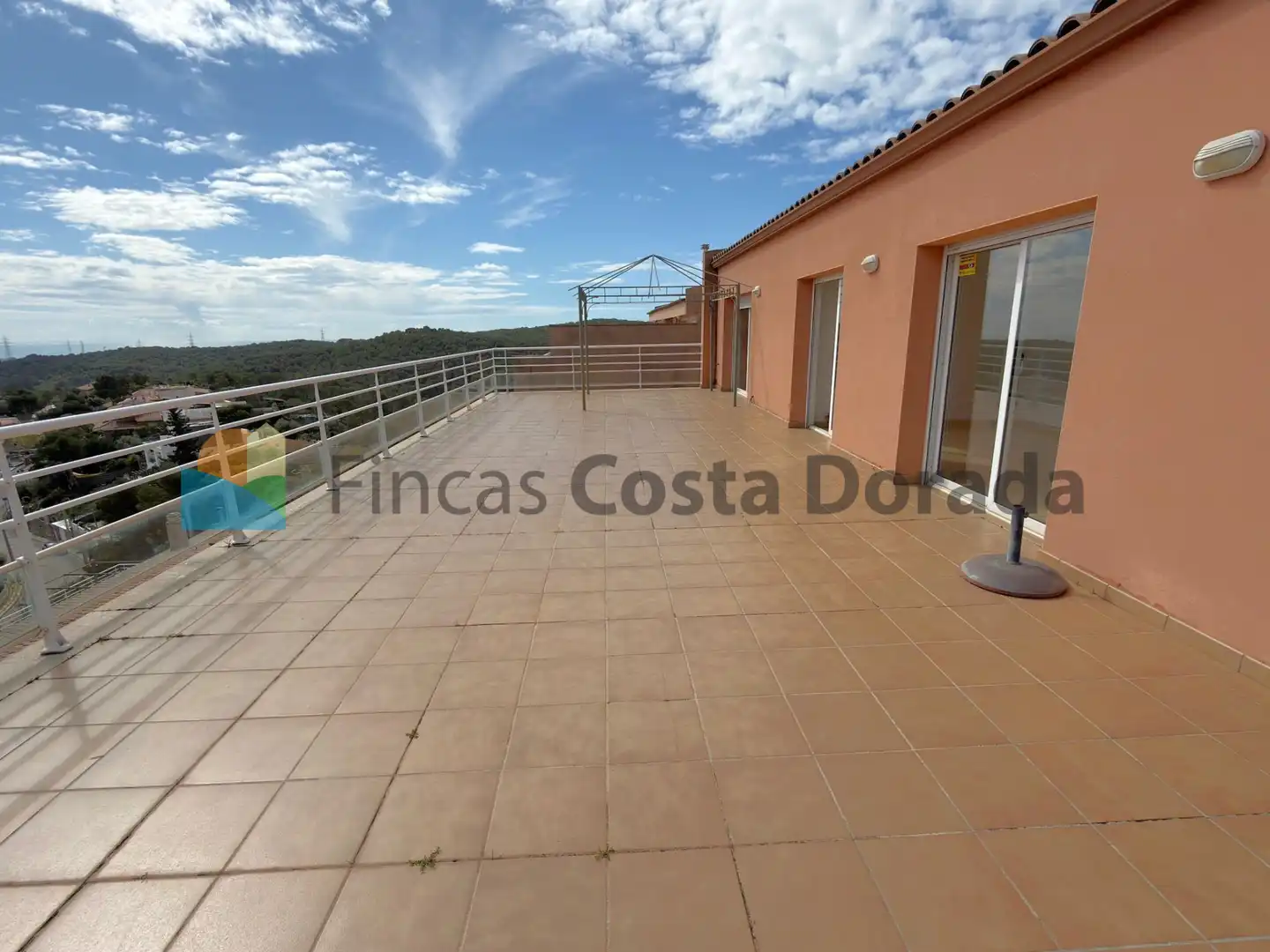 Terrassa de Casa o xalet en venda en Cubelles amb Aire condicionat, Calefacció i Jardí privat