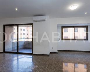 Flat for sale in  Valencia Capital  with Air Conditioner, Heating and Balcony