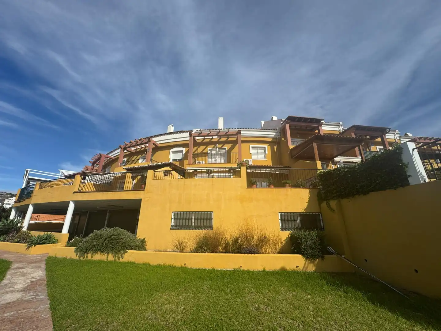 Vista exterior de Casa adosada en venta en Rincón de la Victoria con Aire acondicionado, Calefacción y Jardín privado