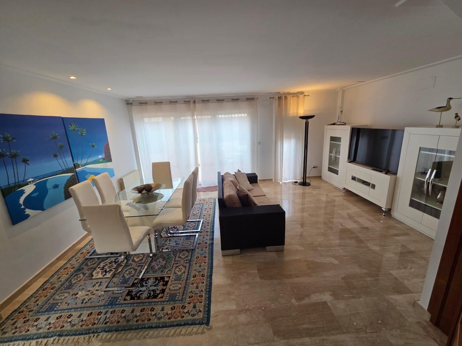 Sala d'estar de Casa o xalet de lloguer en Alicante / Alacant amb Aire condicionat, Terrassa i Piscina comunitària