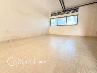 Locale commerciale in affitto a Can Bassa