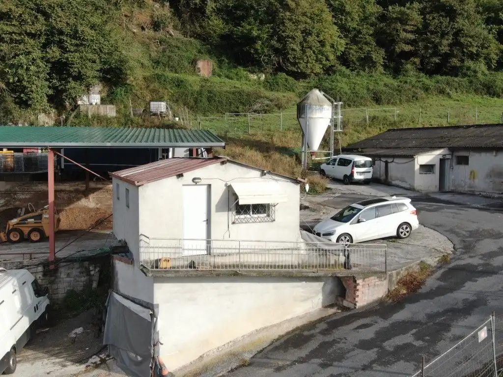 Vista exterior de Nave industrial en venta en Berrobi