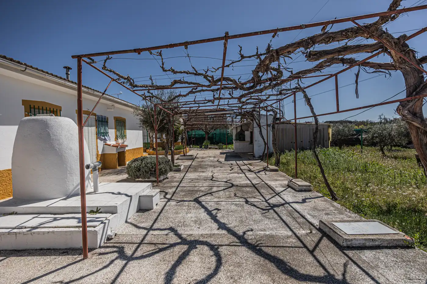 Vista exterior de Casa o xalet en venda en Estremera amb Calefacció, Jardí privat i Piscina