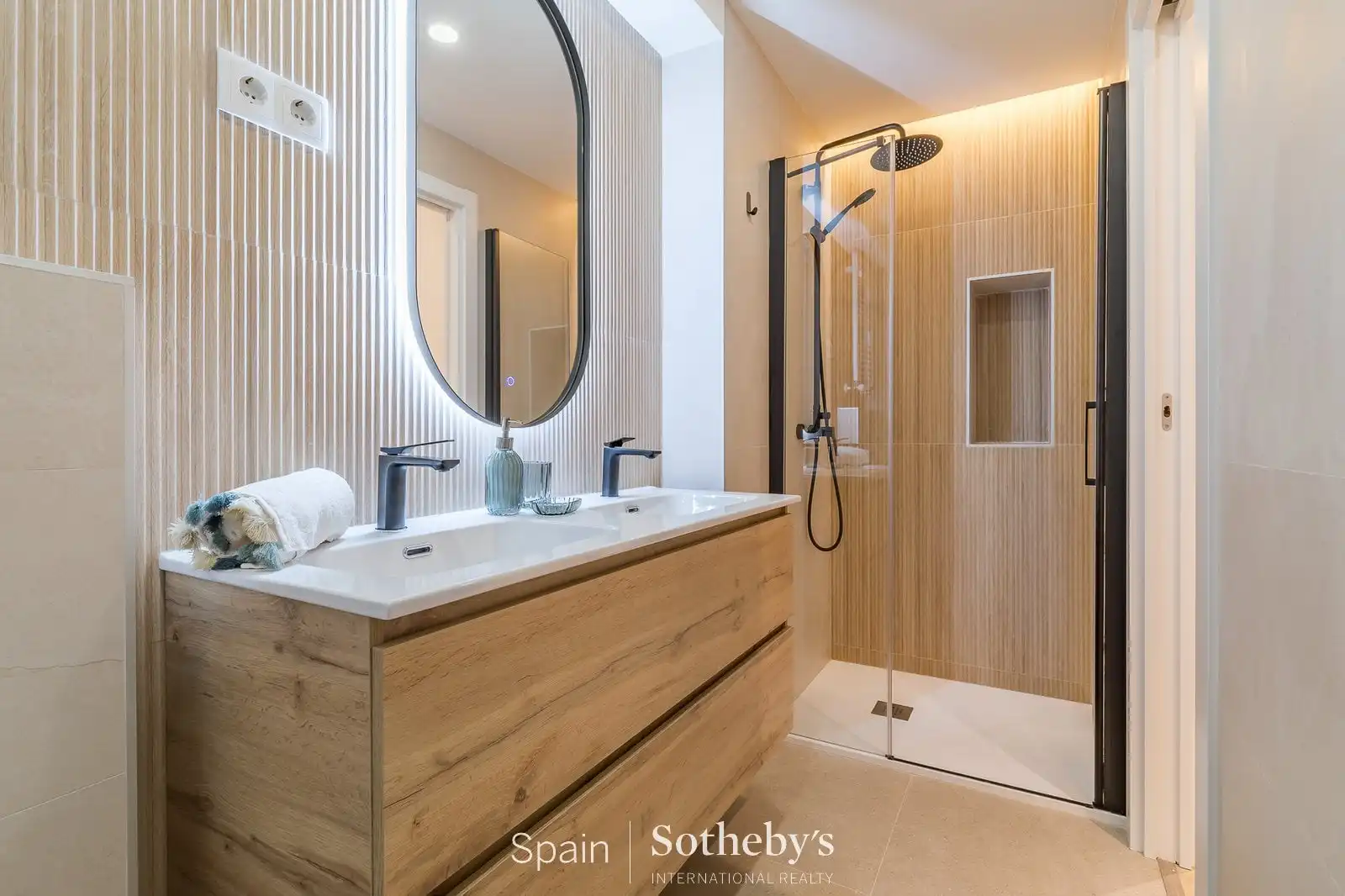 Bany de Apartament de lloguer en Madrid amb Aire condicionat, Calefacció i Terrassa
