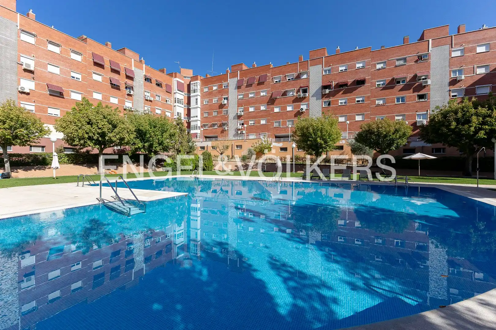 Vista exterior de Piso en venta en Madrid con Aire acondicionado, Calefacción y Piscina