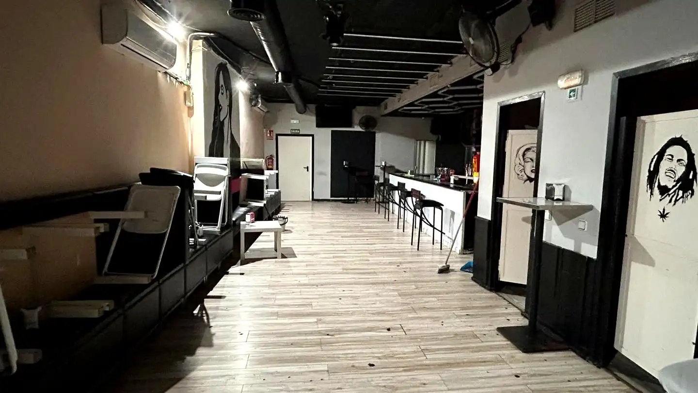 Local comercial en venta en De Cervantes, imagen 4