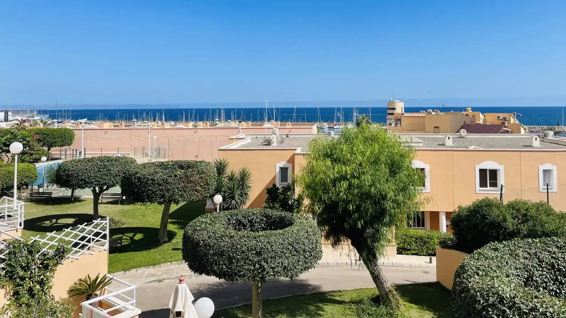 Vista exterior de Apartament de lloguer en Roquetas de Mar