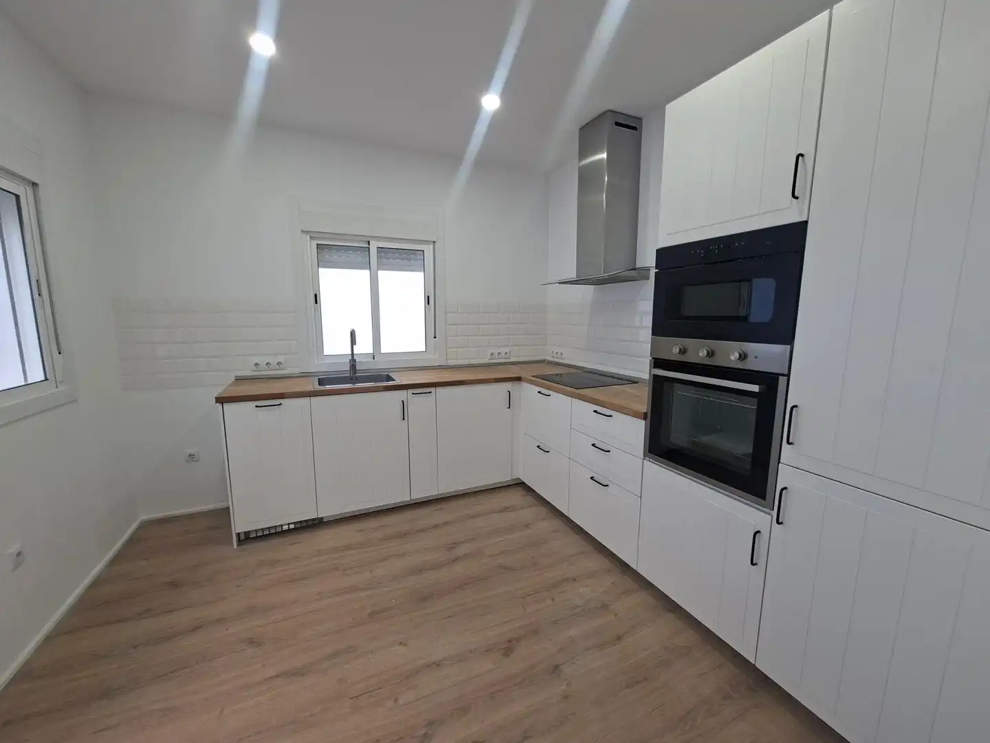 Cuina de Casa o xalet en venda en San Cristóbal de la Laguna amb Jardí privat, Parquet i Terrassa