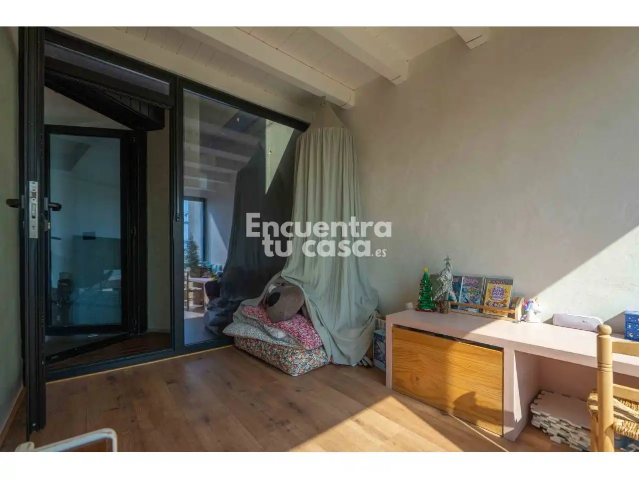 Dormitori de Casa o xalet en venda en Donostia - San Sebastián  amb Jardí privat, Terrassa i Piscina