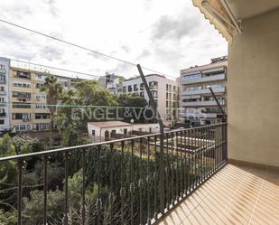 Exterior view of Apartment for sale in  Barcelona Capital  with Air Conditioner, Terrace and Balcony