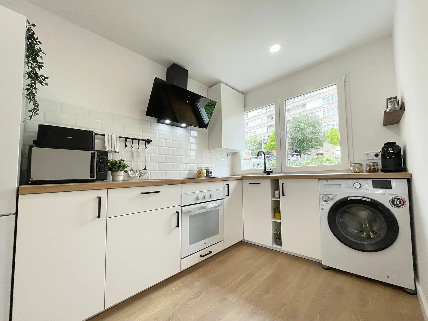 Cuina de Apartament en venda en Santander amb Calefacció, Parquet i Moblat