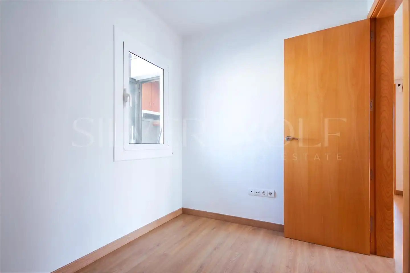 Schlafzimmer von Dachboden zum Verkauf in Vilanova i la Geltrú mit Parkett, Balkon und Alarm