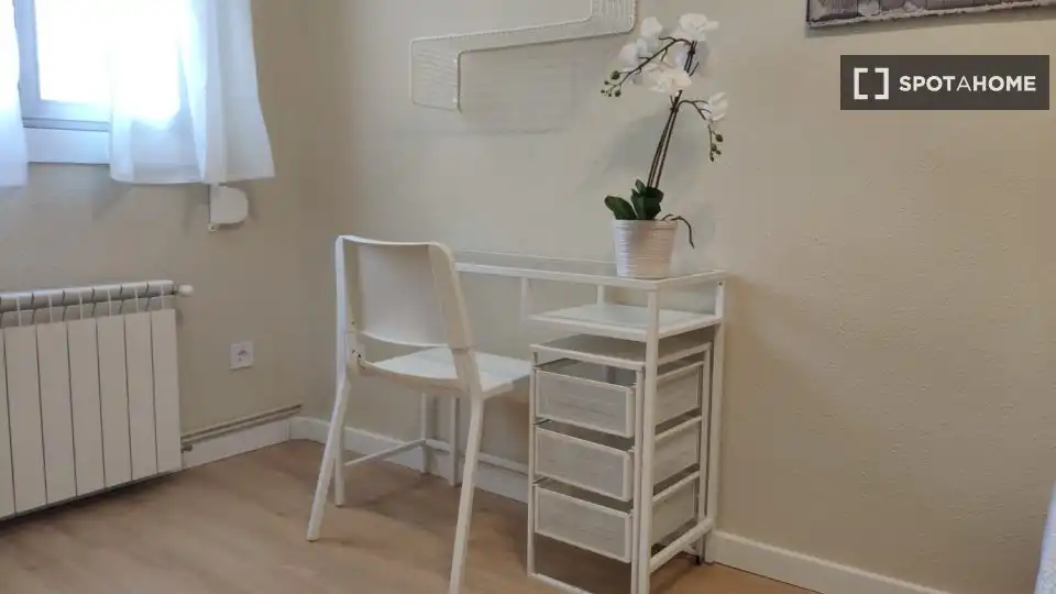 Habitación en Palomeras Bajas