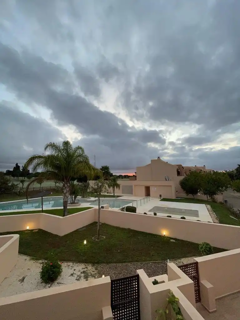 Piscina de Casa adosada de lloguer en Puerto Real amb Aire condicionat, Calefacció i Terrassa