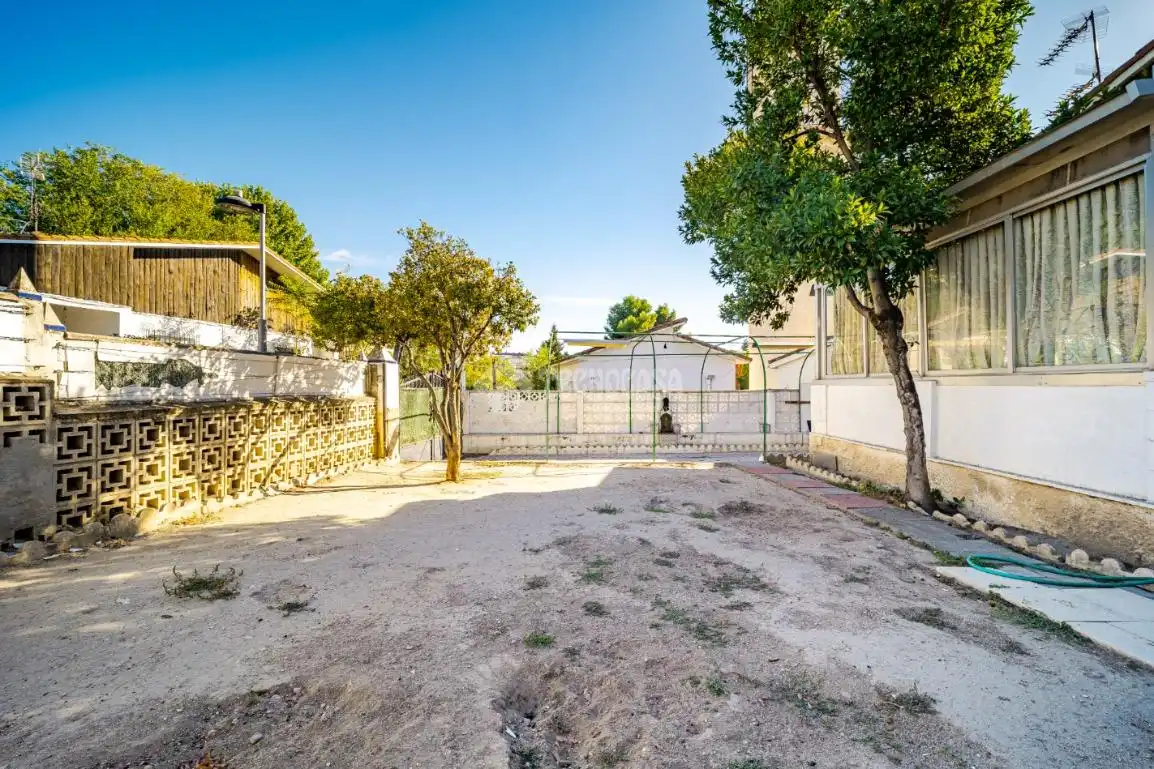 Semi-detached house with pool for sale in Los Villares, imagen 3