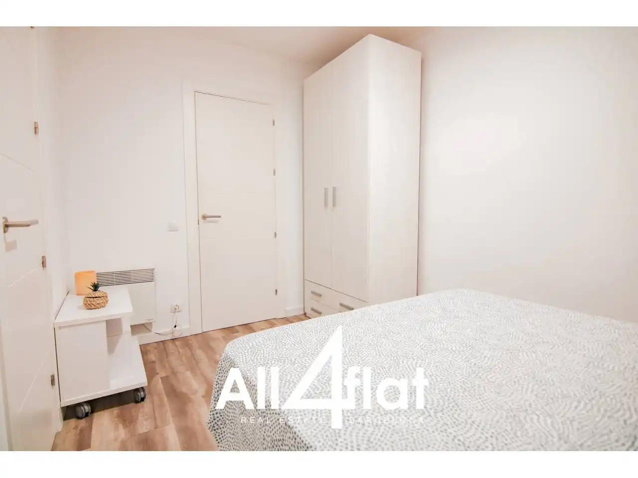 Bedroom of Flat for rent in Barcelona  with Air Conditioner, Parquet flooring and Terrace