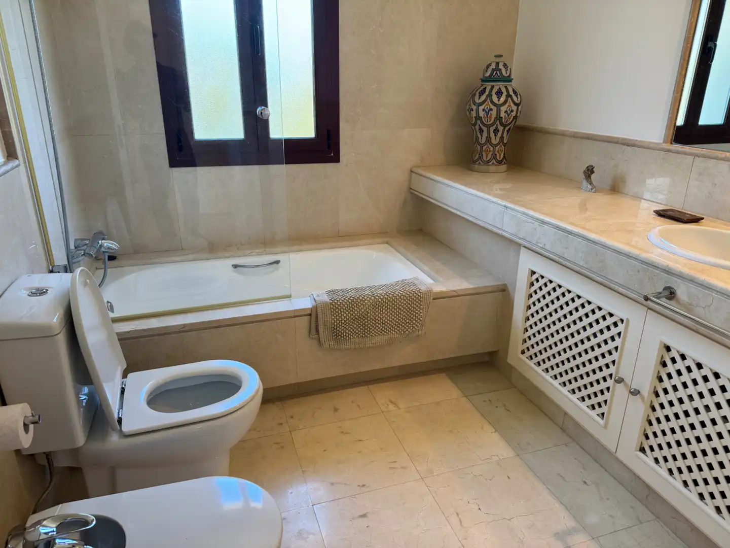 Bathroom of Flat for sale in Sotogrande  with Air Conditioner, Heating and Private garden