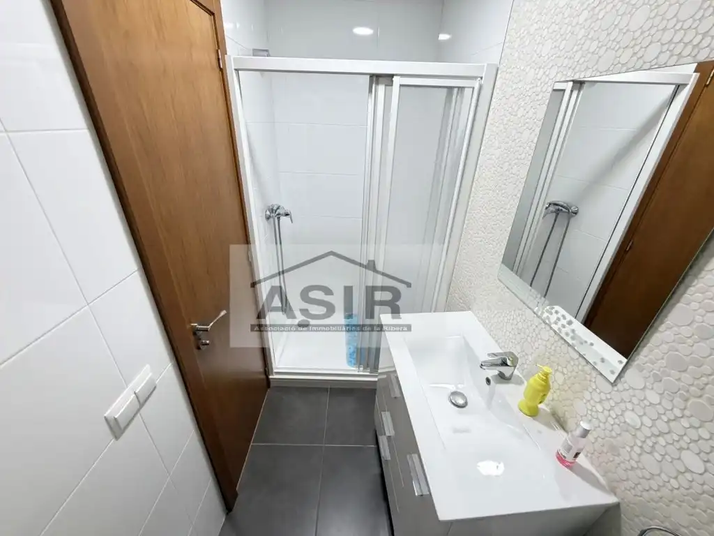 Baño de Piso de alquiler en Alzira con Aire acondicionado