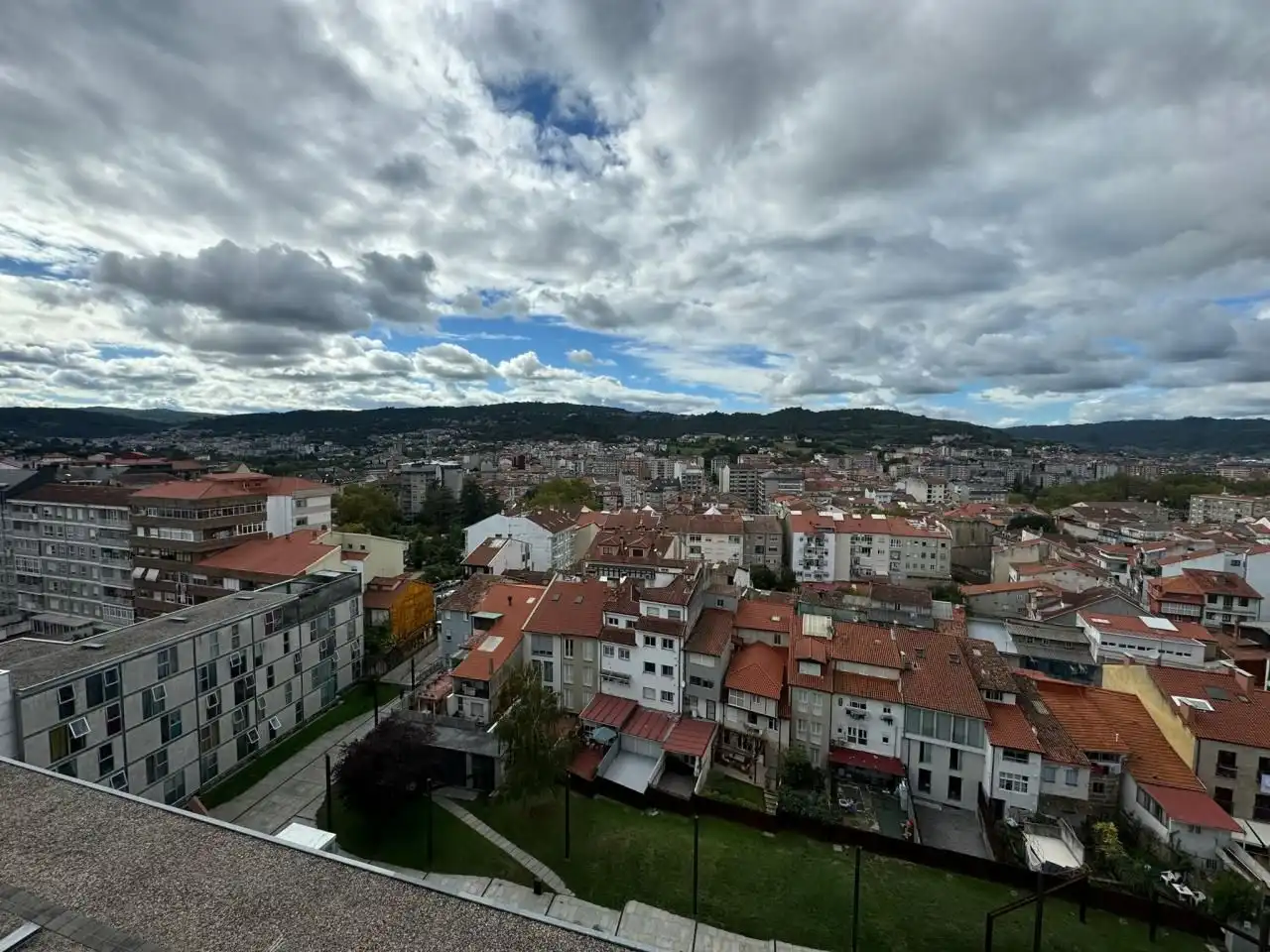 Exterior view of Flat for share in Ourense Capital   with Heating, Parquet flooring and Furnished