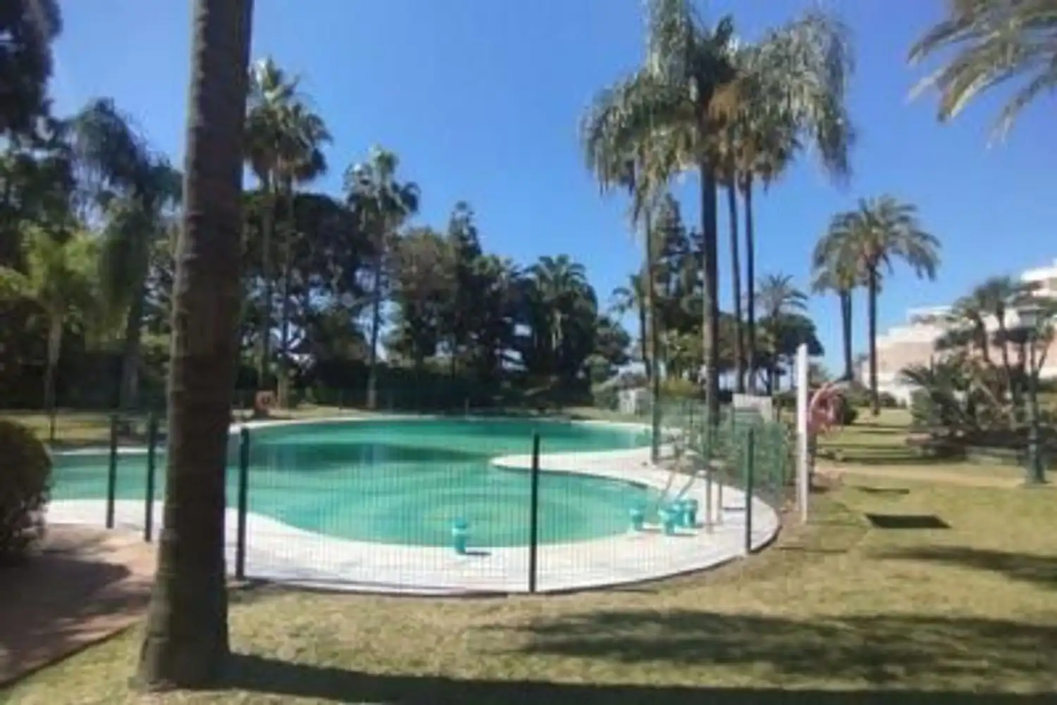 Dúplex amb piscina en venda a Avda José Banús, edificio Gray d´Albion, imagen 2