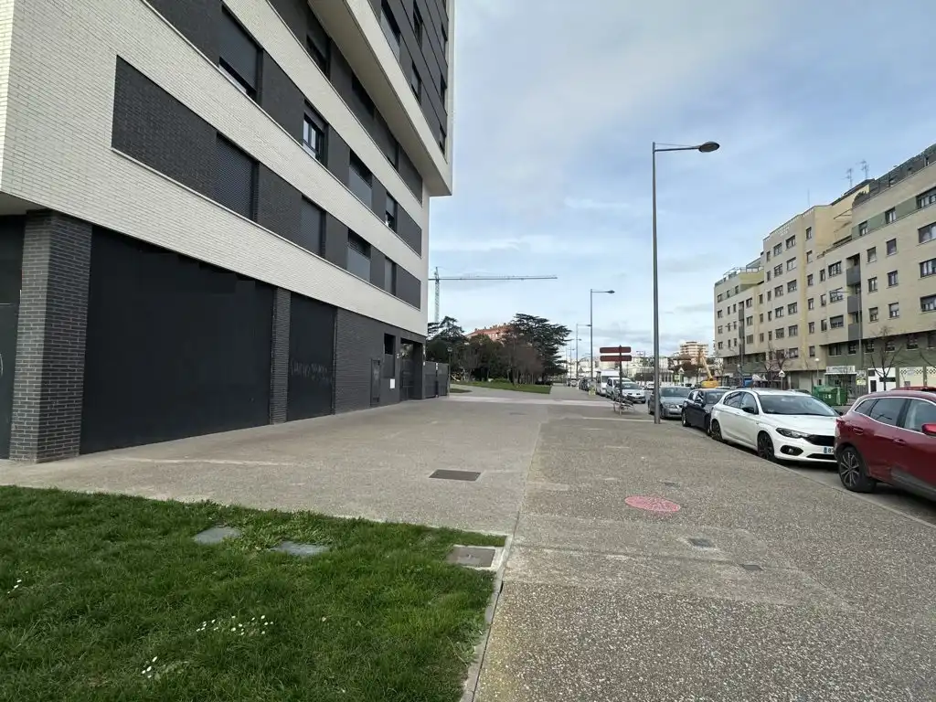 Parking de Local de alquiler en  Logroño