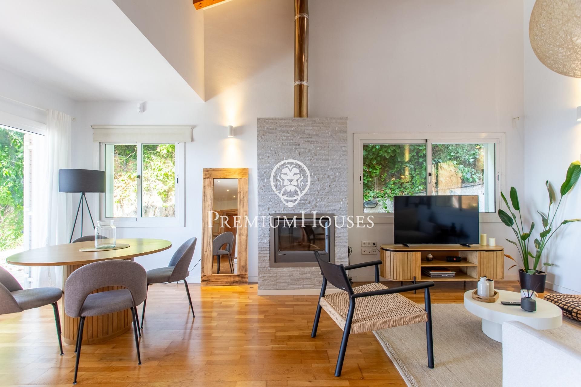 Sala d'estar de Casa o xalet en venda en Sant Cebrià de Vallalta
