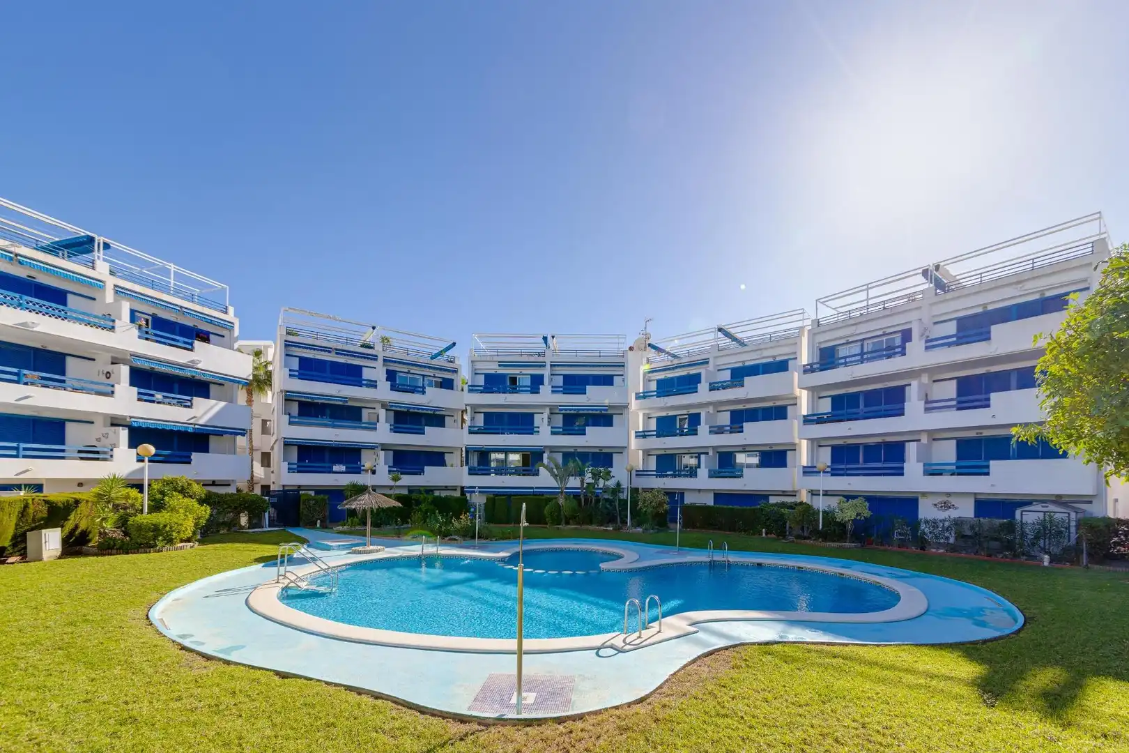 Vista exterior de Planta baixa en venda en Orihuela amb Jardí privat, Terrassa i Piscina comunitària