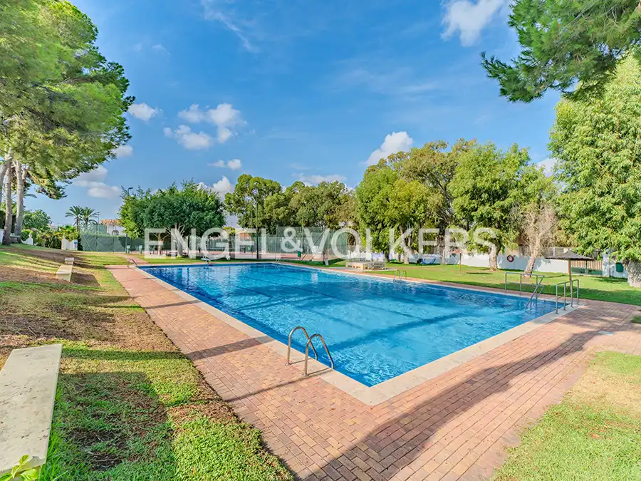 Piscina de Casa o chalet en venta en El Campello con Aire acondicionado, Calefacción y Jardín privado