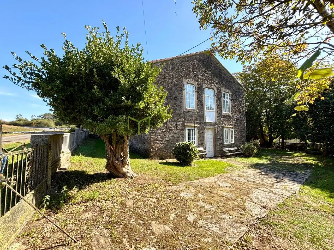 Casa amb jardí en venda a O Pino