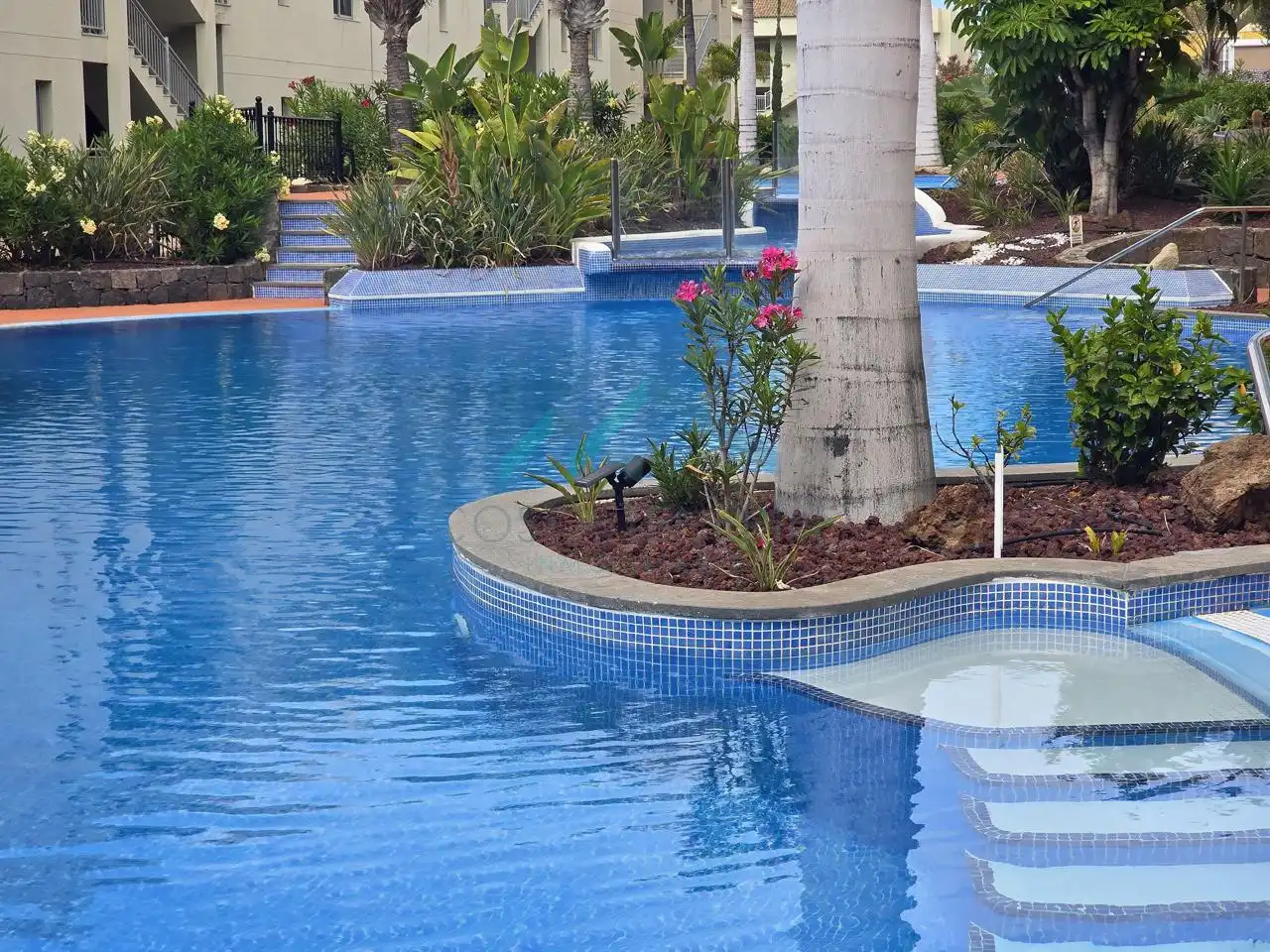 Schwimmbecken von Erdgeschoss zum Verkauf in Arona mit Klimaanlage, Terrasse und Möbliert