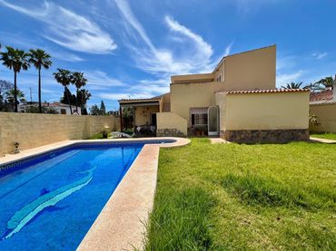 Villa mit Pool zum Verkauf in L'Albir