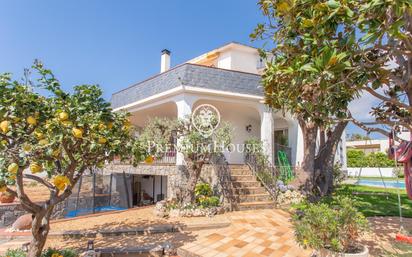 Exterior view of House or chalet for sale in El Masnou  with Air Conditioner, Heating and Private garden