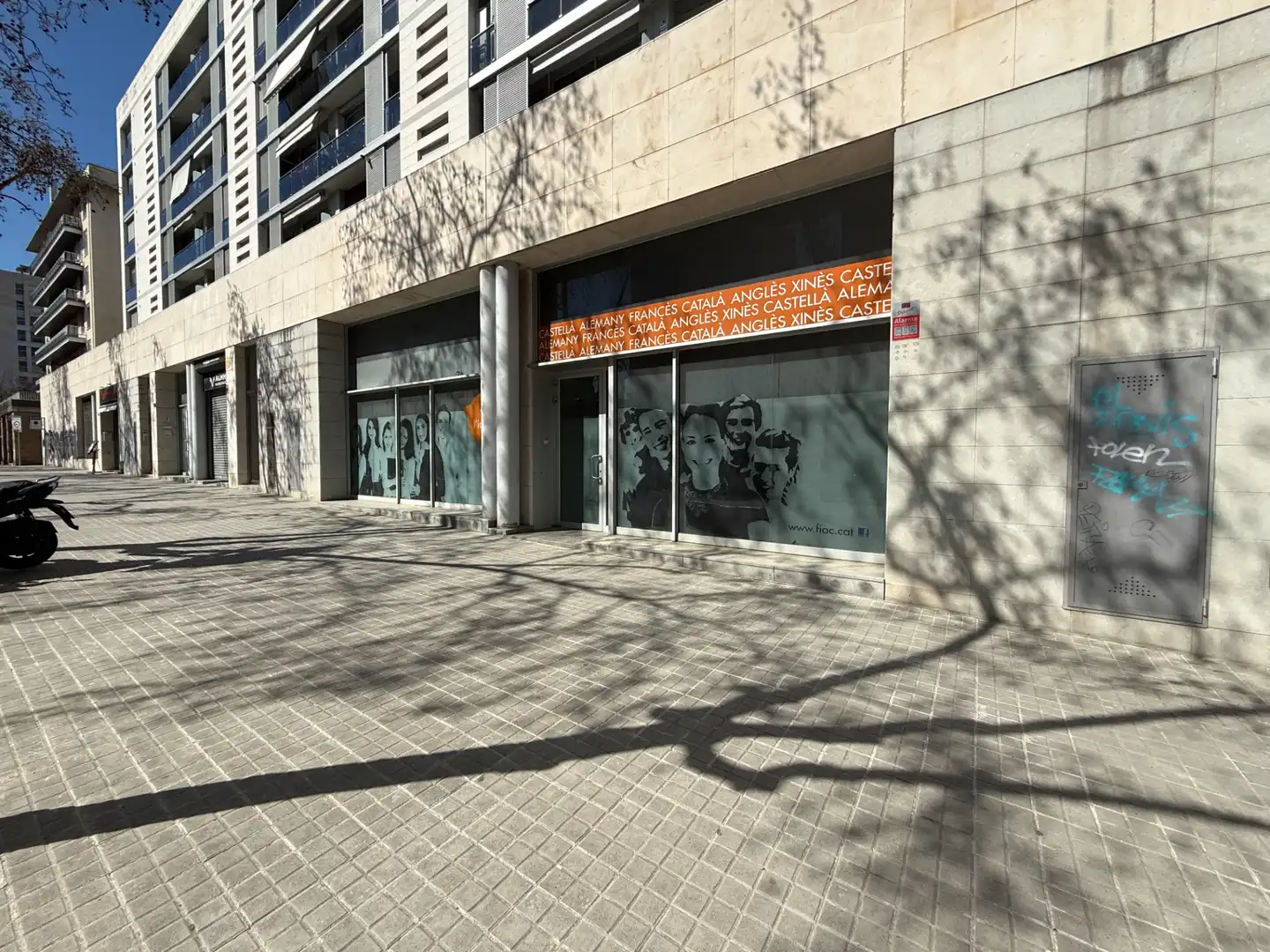 Vista exterior de Local de alquiler en Sabadell