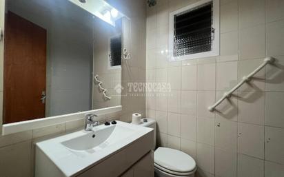 Bathroom of Flat for sale in  Barcelona Capital  with Terrace, Storage room and Balcony