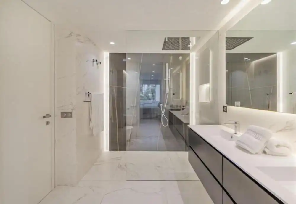 Bany de Apartament de lloguer en Milla de Oro