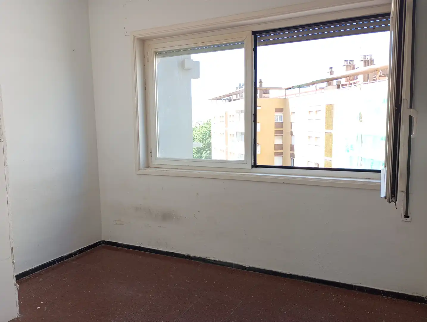 Dormitori de Pis en venda en Girona amb Calefacció, Traster i Forn