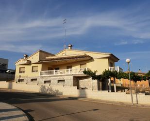 Vista exterior de Casa o xalet en venda en Amposta amb Aire condicionat, Calefacció i Jardí privat