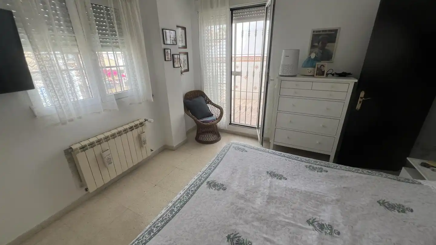 Dormitori de Casa o xalet en venda en Montequinto amb Jardí privat, Terrassa i Piscina comunitària
