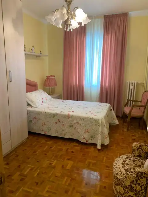 Habitación de Piso de alquiler en  Pamplona / Iruña con Calefacción, Parquet y Amueblado