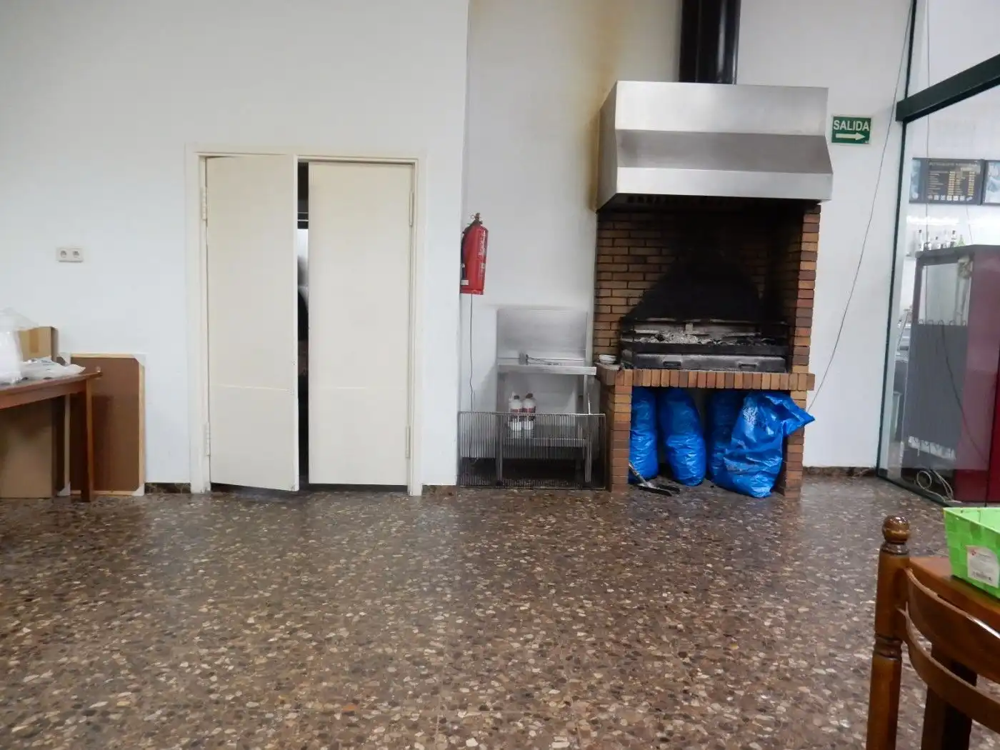 Cuina de Local en venda en Rubí amb Aire condicionat, Calefacció i Terrassa