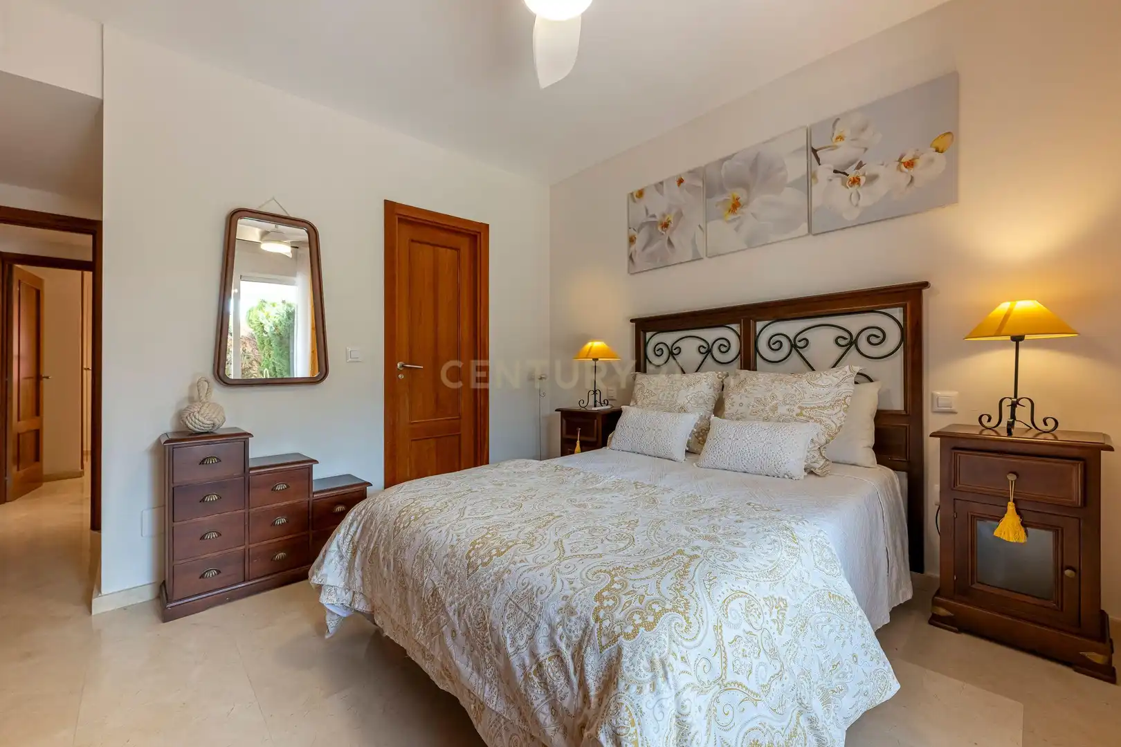 Dormitori de Pis de lloguer en Marbella amb Aire condicionat, Jardí privat i Piscina comunitària