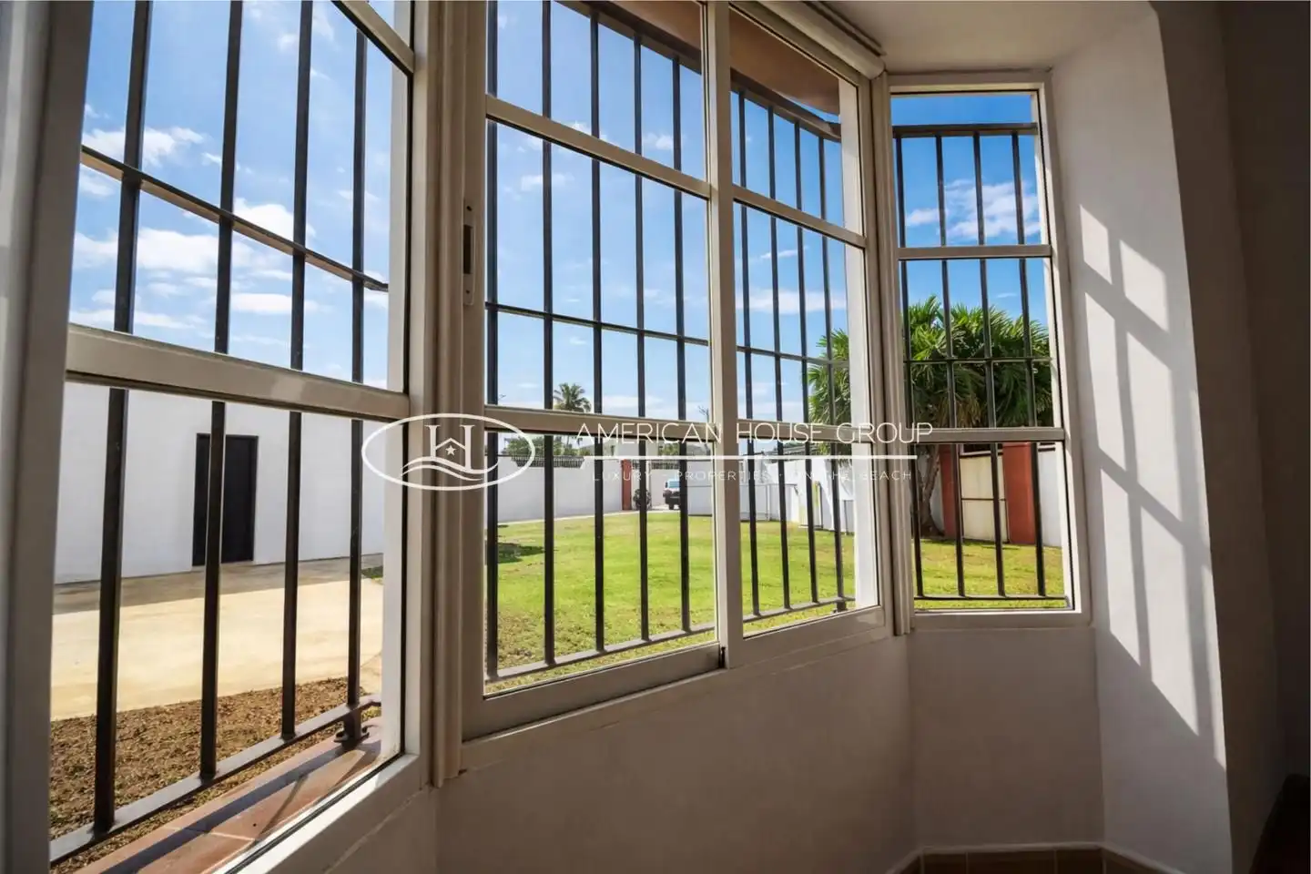 Vista exterior de Casa o xalet en venda en Chiclana de la Frontera amb Jardí privat i Moblat