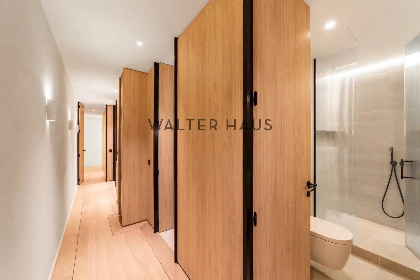 Bathroom of Flat for sale in Madrid  with Air Conditioner, Heating and Oven