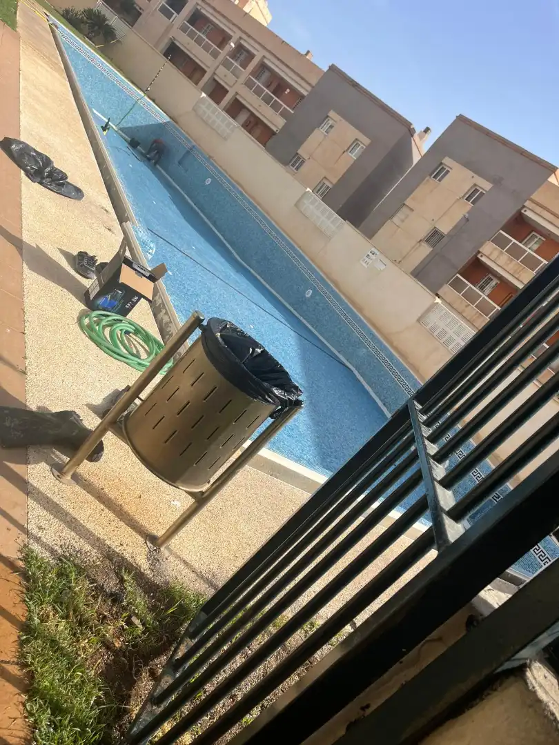 Piscina de Pis en venda en Roquetas de Mar amb Aire condicionat, Jardí privat i Terrassa