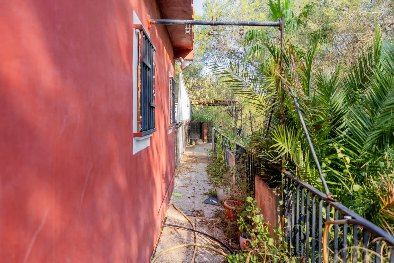 Vista exterior de Casa o xalet en venda en Segorbe amb Jardí privat, Terrassa i Piscina