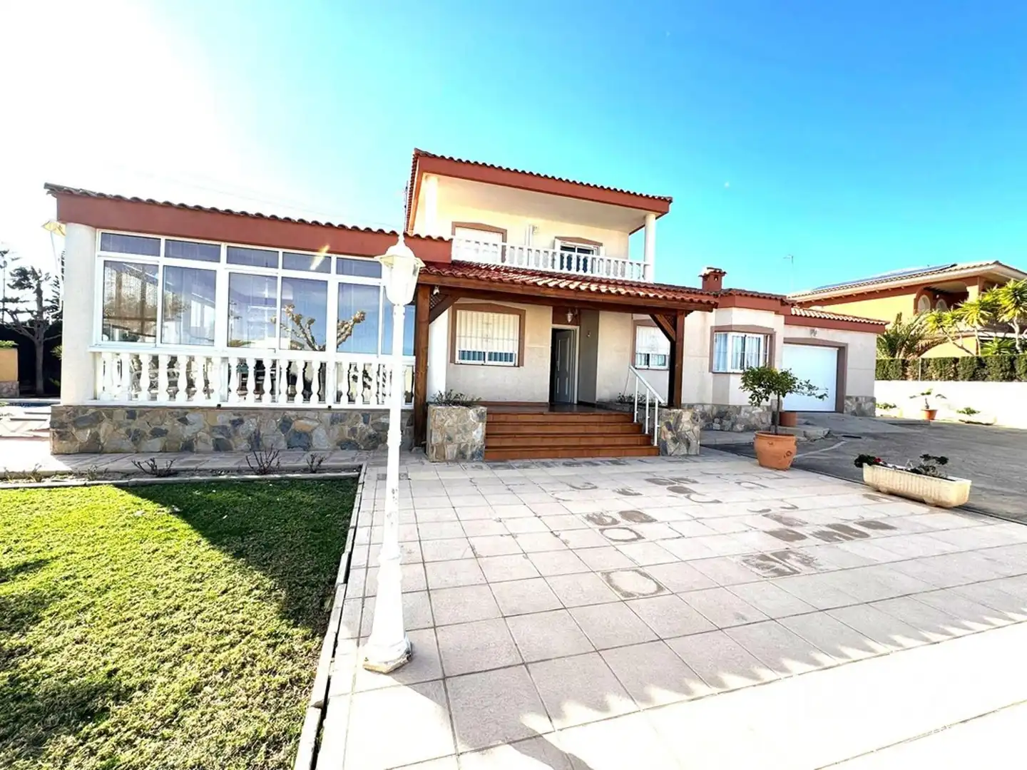Vista exterior de Casa o xalet en venda en Mutxamel amb Aire condicionat, Calefacció i Terrassa