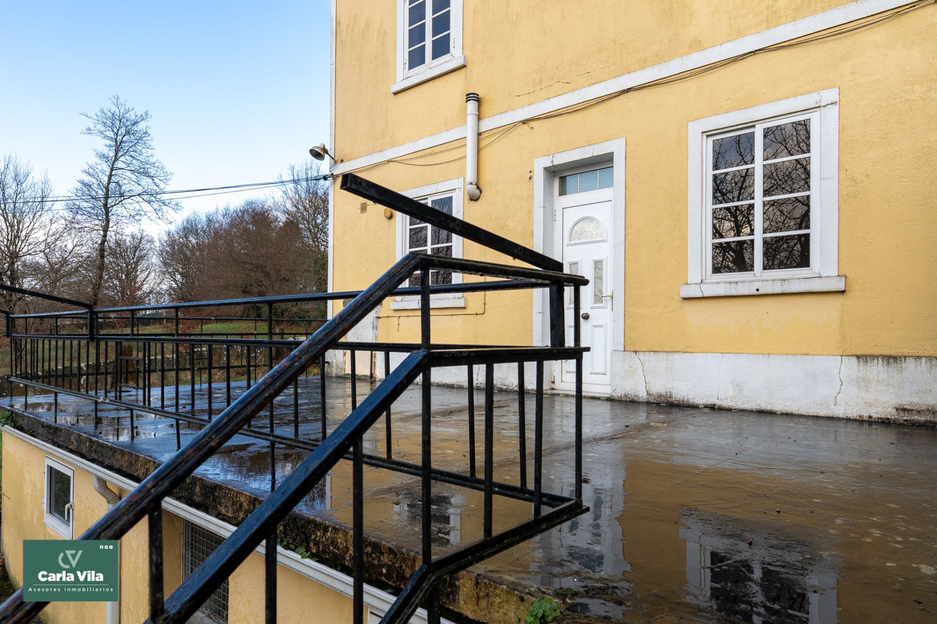 Vista exterior de Casa adosada en venda en Lugo Capital amb Calefacció, Jardí privat i Parquet